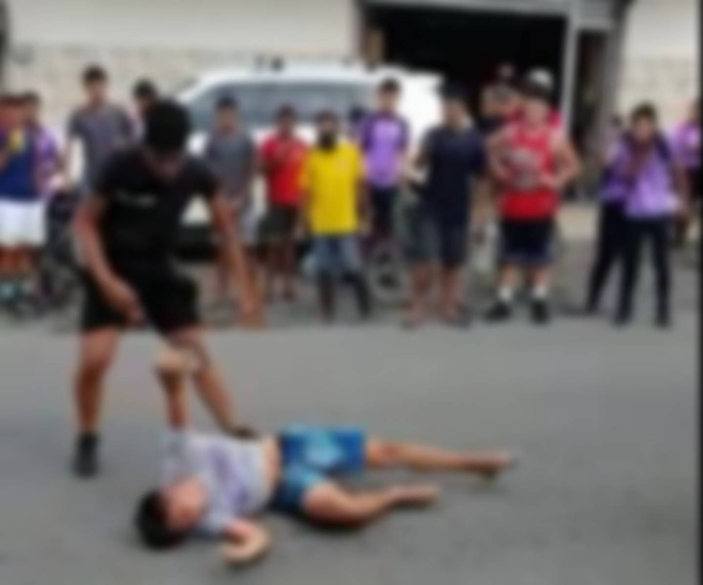Autoridades investigan supuesto torneo de peleas callejeras organizado por colegiales de Pococí. Foto cortesía.