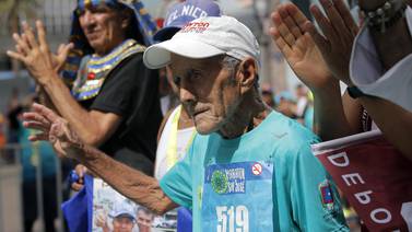 Ahmed Al Salan, de 92 años, se mandó como los grandes en la Maratón de San José