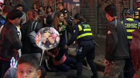 No todo es magia en el Festival de la Luz: Dos mujeres se agarraron en la avenida Segunda