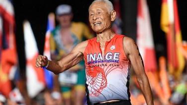 Un japonés de 86 años compitió durante 17 horas seguidas en un Ironman