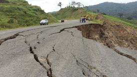 Un derrumbe desapareció tramo de la nueva carretera a San Carlos