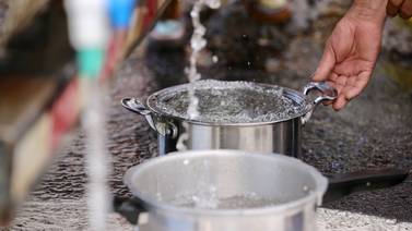 Vecinos de los Hatillos sin agua: “No estamos comiendo tres veces al día para no gastarla”