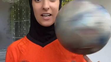Mujer musulmana es la sensación del Mundial gracias a su talento en el ‘freestyle’