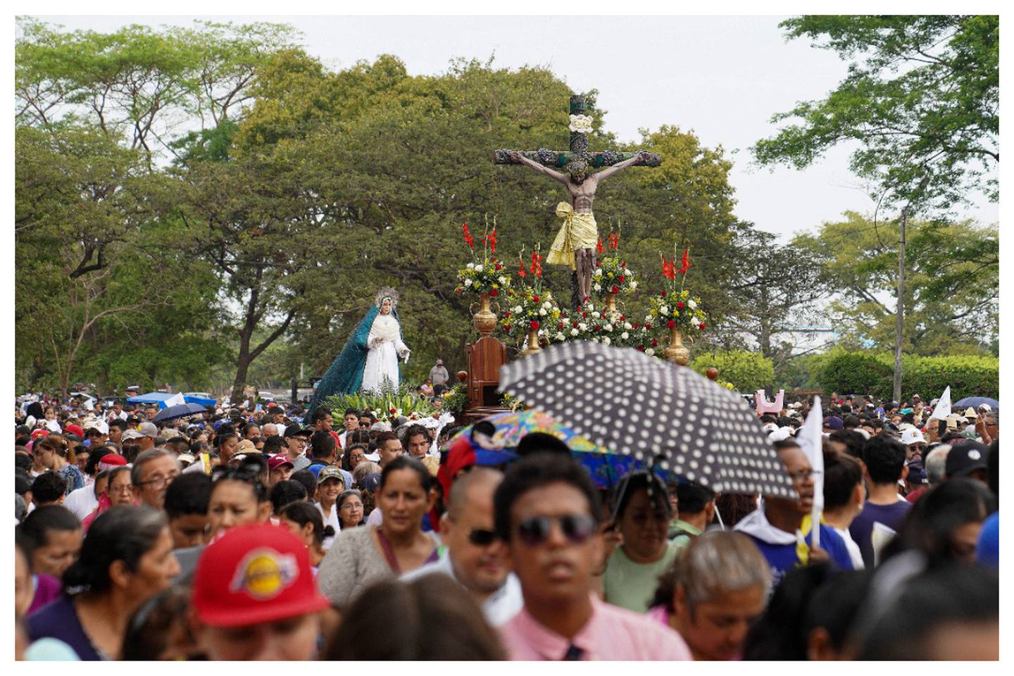 Los nicaragüenses realizaron este viernes el via crusis pese a la tensión con el gobierno. Foto: AFP