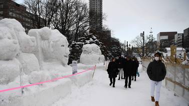 Falta de nieve “derrite” famoso festival de esculturas en Japón