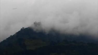 (Videos y fotos) Ovni captado en el volcán Turrialba causa revuelo en programa mexicano