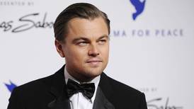 Actriz que trabajó con Leonardo DiCaprio asegura que es “maloliente”