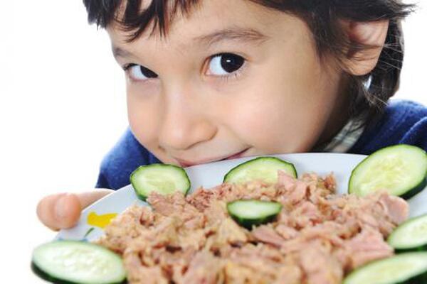 El atún es uno de los alimentos a los que más recurren los hogares de menos recursos por la variedad con la que puede prepararse. Foto: Archivo