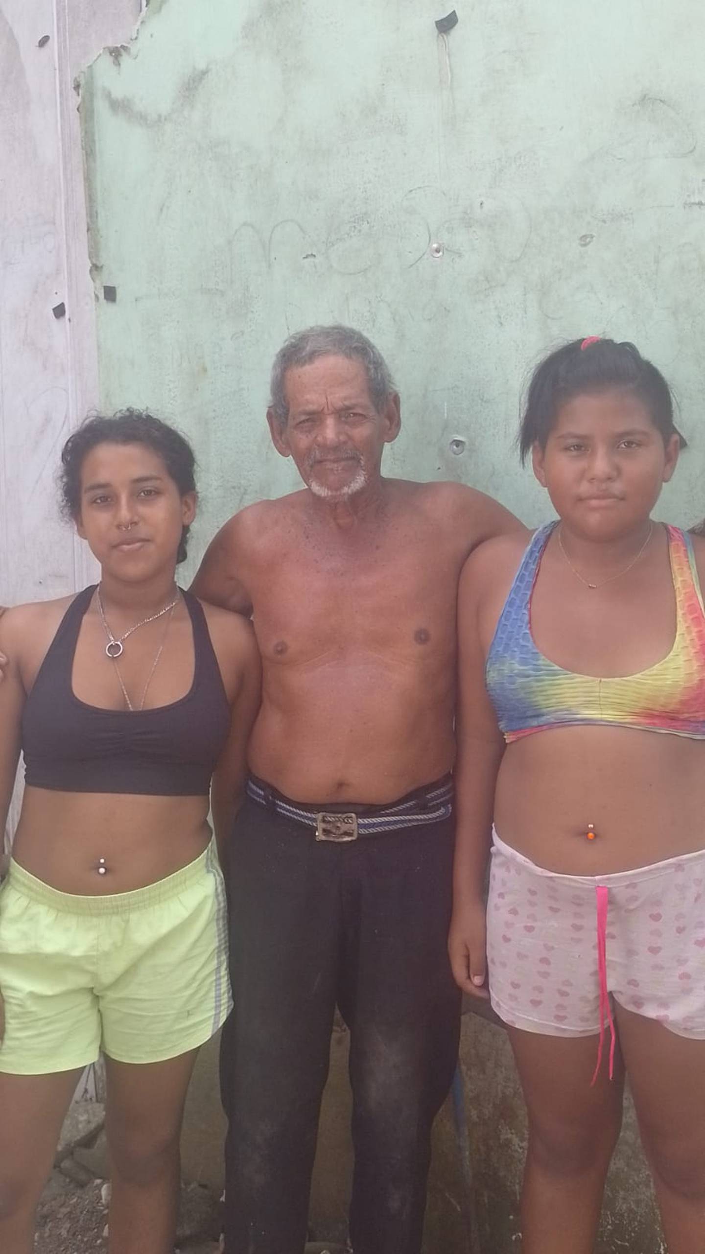 José María Saavedra Hernández, quien tiene 93 años de edad y 72 de vivir en Costa Rica. Le dicen Pana Pata Pelada porque nació en Panamá y jamás ha tenido documento de identidad. Migración le dará el DIMEX el 23 de marzo del 2023