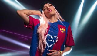 Camiseta del FC Barcelona y Karol G.
