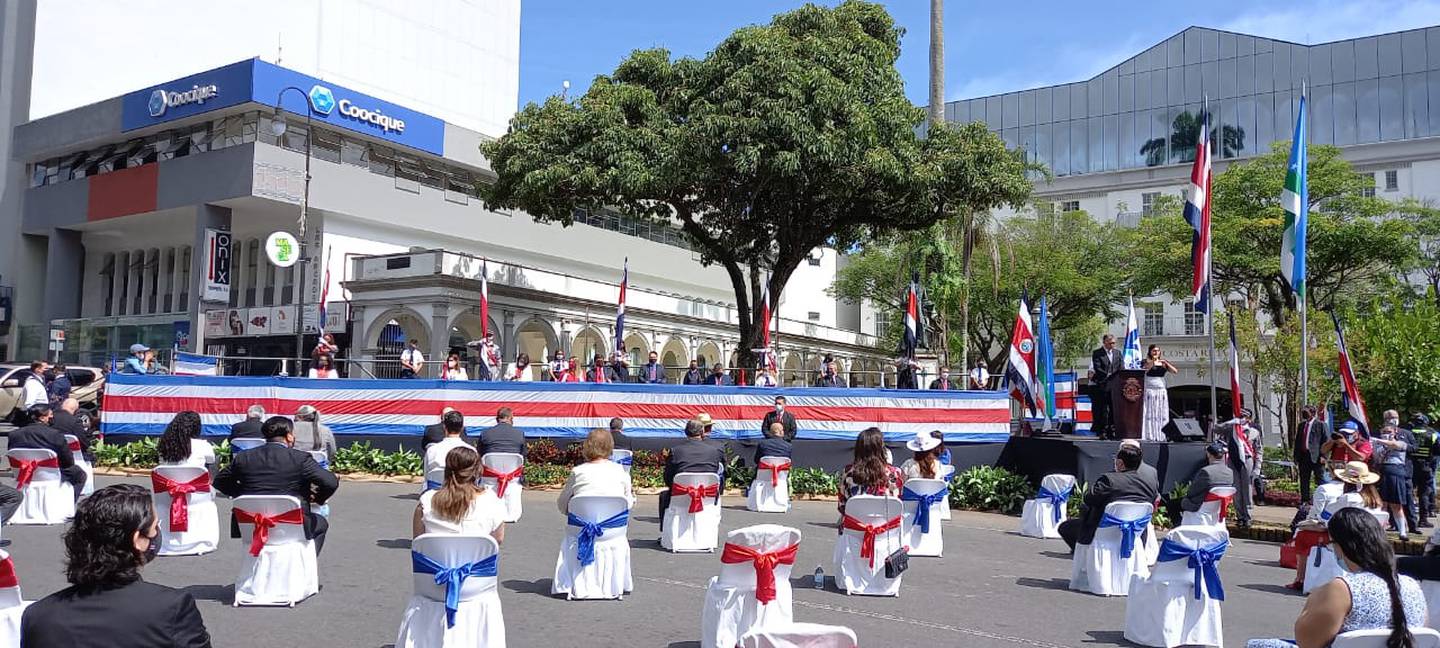 acto oficial con motivo del bicentenario de la Independencia de Costa Rica en el parque Juan Mora Fernández