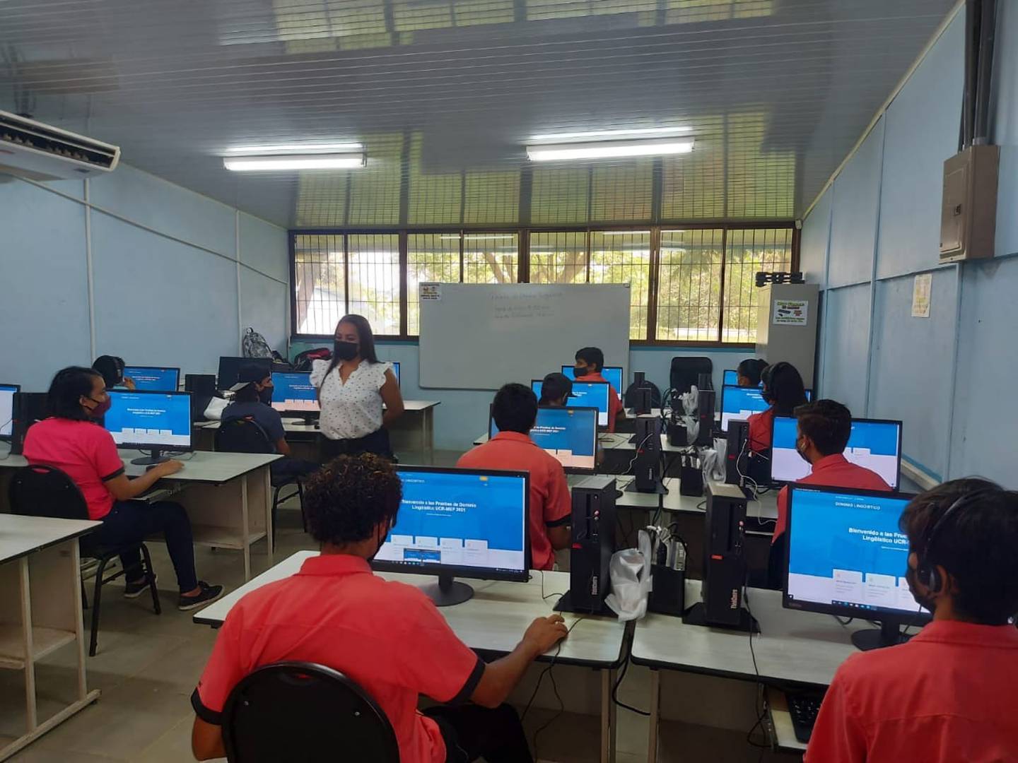 La Universidad de Costa Rica (UCR) confirma este martes 12 de diciembre que después de hacer 5.625 exámenes de inglés a estudiantes que realmente están llevando buen inglés en colegios técnicos y académicos, el resultado fue que tienen un nivel de inglés de principiantes