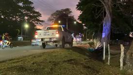 Motociclista pierde la vida al estrellarse contra un árbol en El Roble de Puntarenas