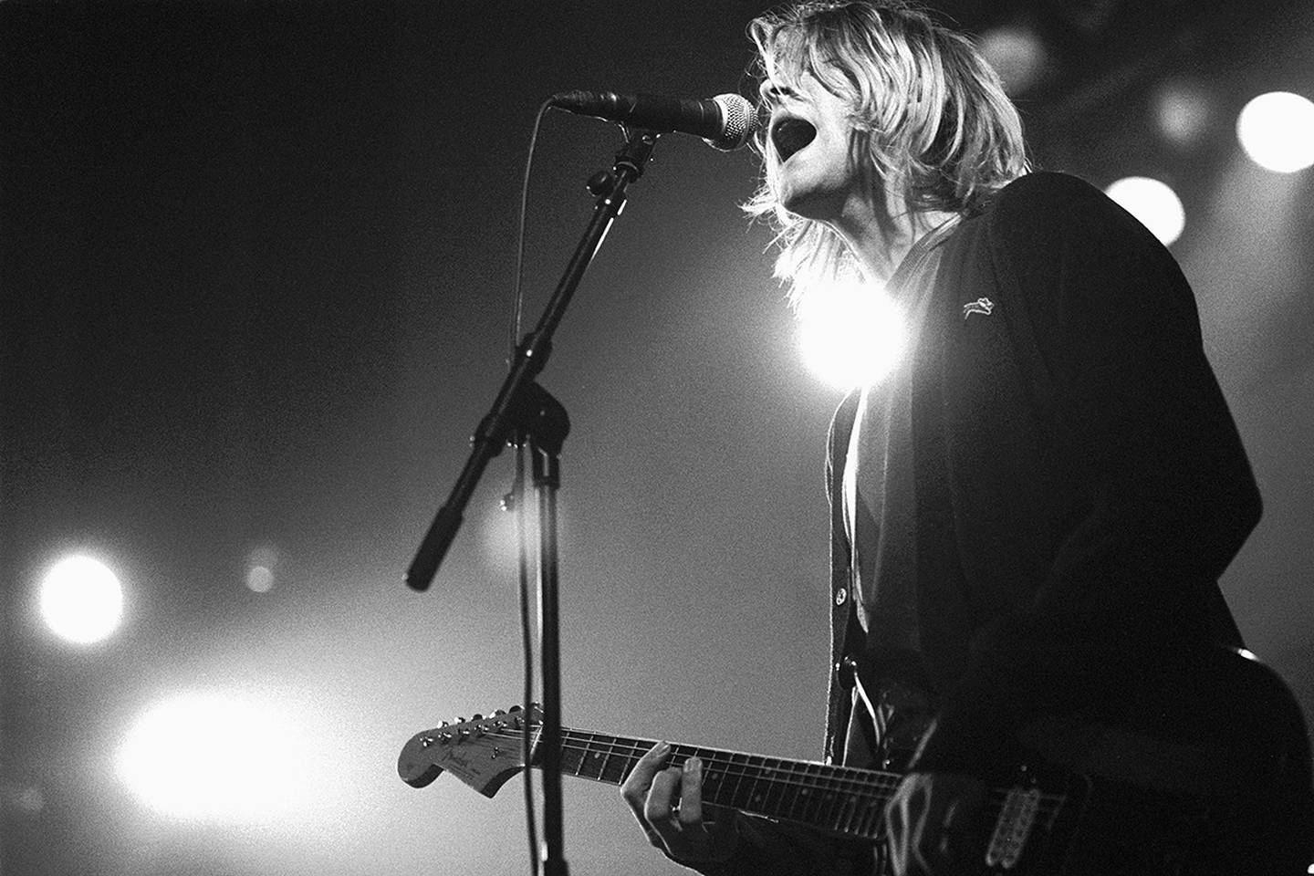 Nirvana guitar. Курт Кобейн. Курт. Курт Кобейн 1991. Нирвана Кобейн.