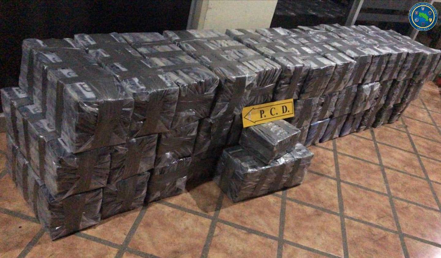Decomisan 805 kilos de cocaína y detienen a dos colombianos en Tárcoles, Puntarenas. Foto MSP.