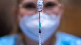 Pfizer desmiente mitos alrededor de su vacuna contra covid-19