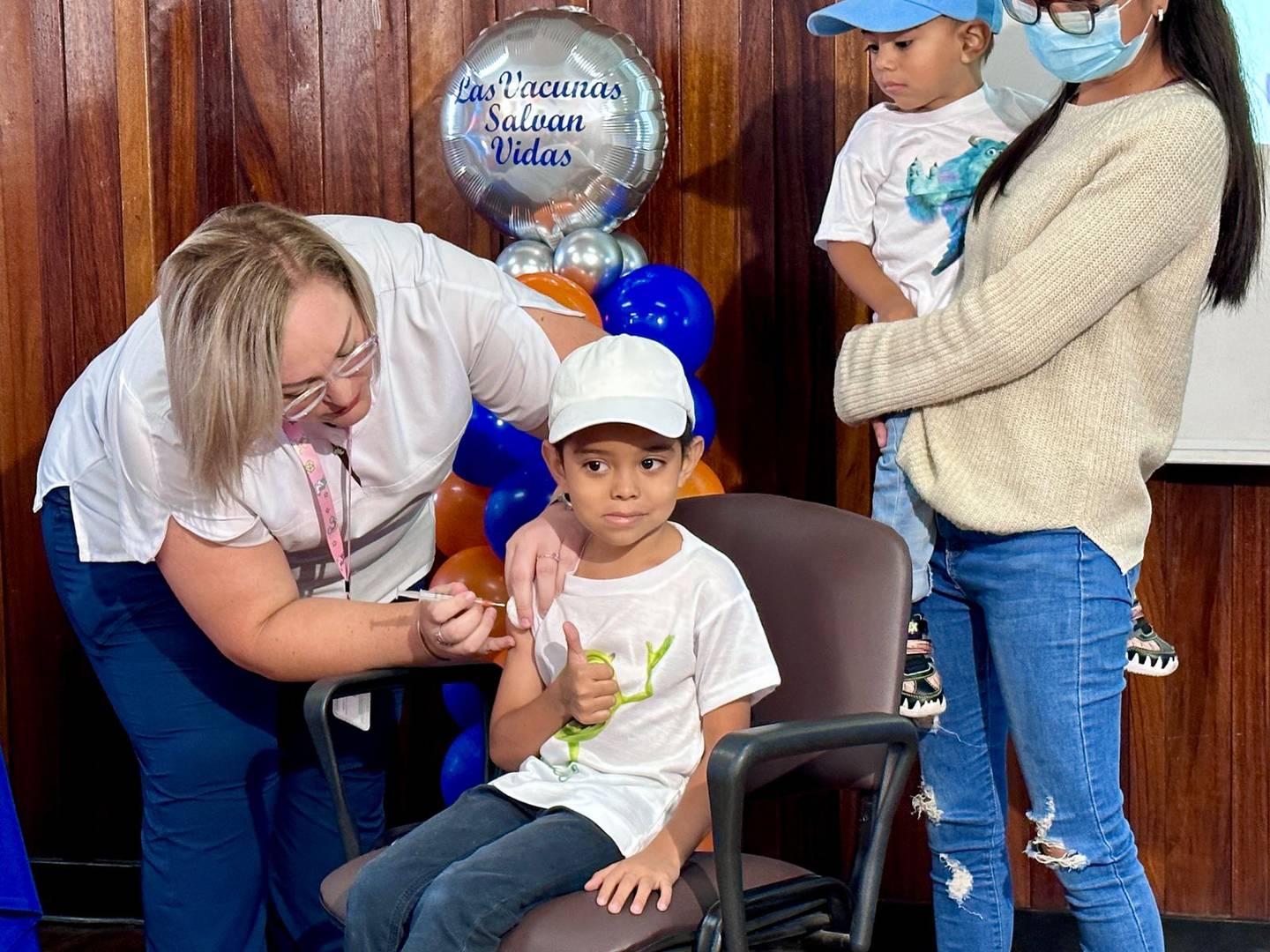 martes 30 de mayo las autoridades de la Caja Costarricense de Seguro Social (CCSS), en conjunto con el Ministerio de Salud y la Organización Panamericana de la Salud (OPS/OMS) anunciaron el inicio oficial de la jornada de vacunación contra la influenza estacional 2023.