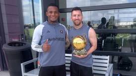 Futbolista tico Cameron Johnson reveló cómo hizo para tomarse una foto histórica con su excompañero Lionel Messi