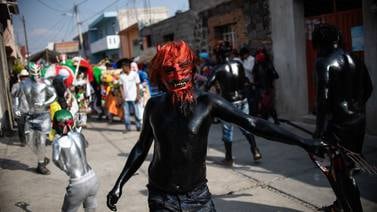 En México bailan para calmar la furia de un volcán